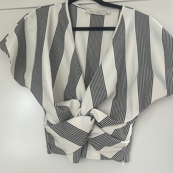 Side zip - Picture 1 of 2